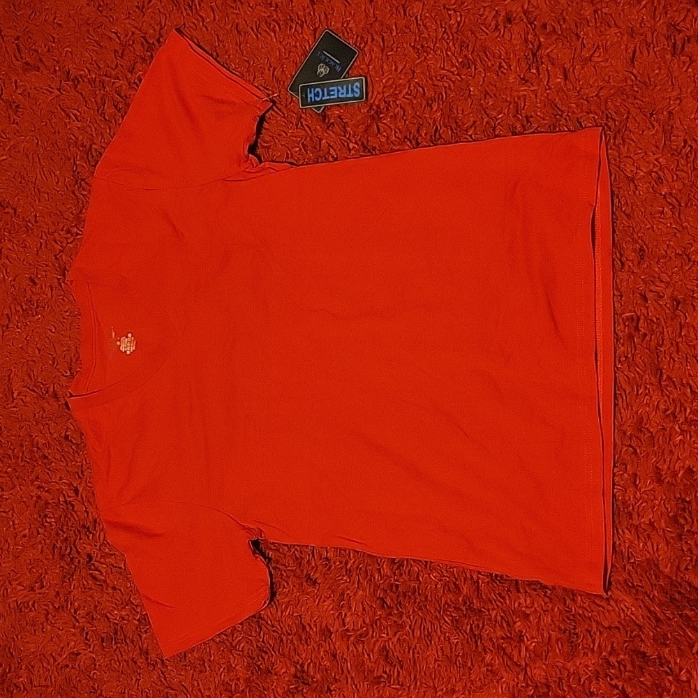 ***NEVER WORN*** Red black ice V neck tee shirt unisex size small